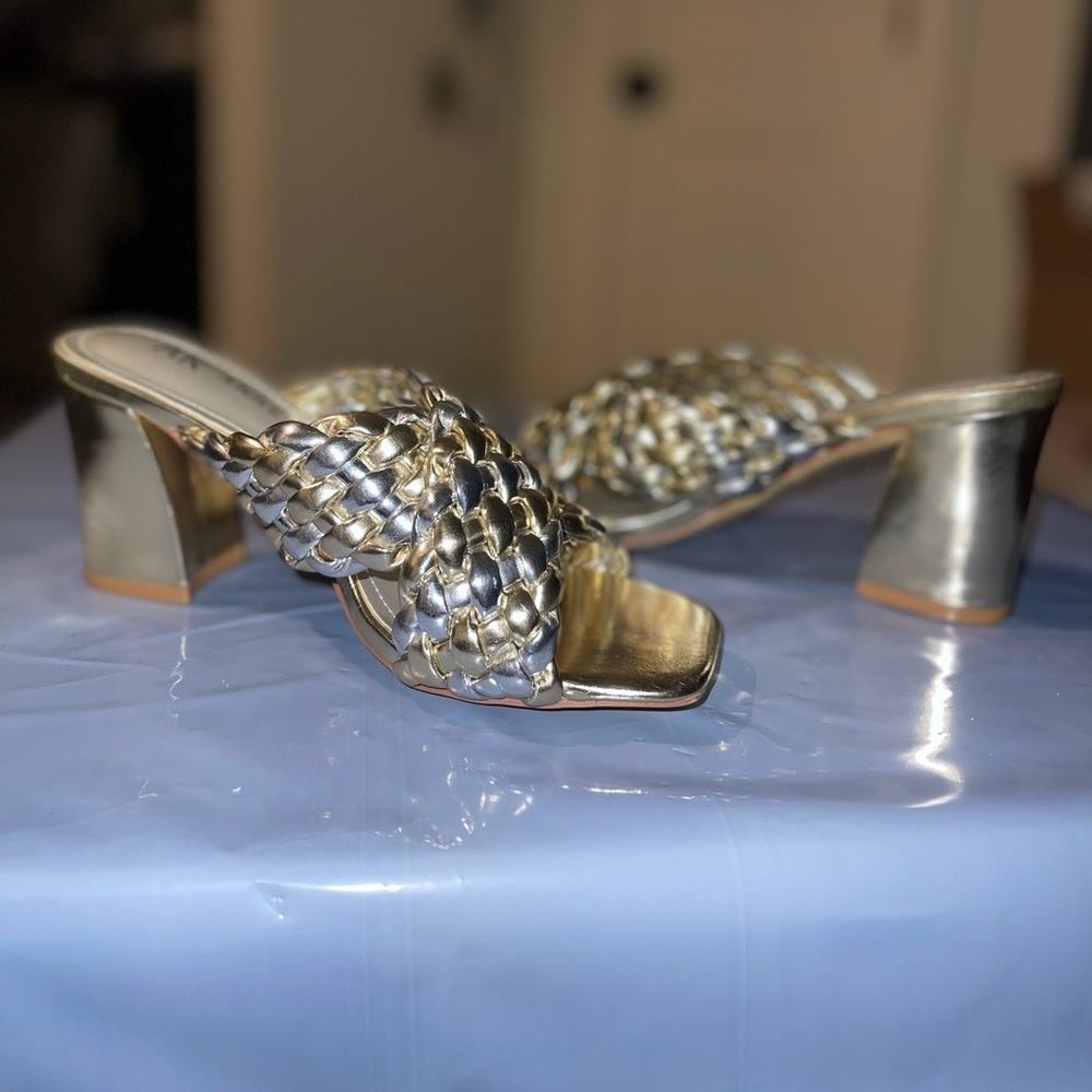 NWT Anne Klein Misty Crisscross Open-toe Sandal, Silver & Gold metallic , Sz. 6M - Picture 7 of 9